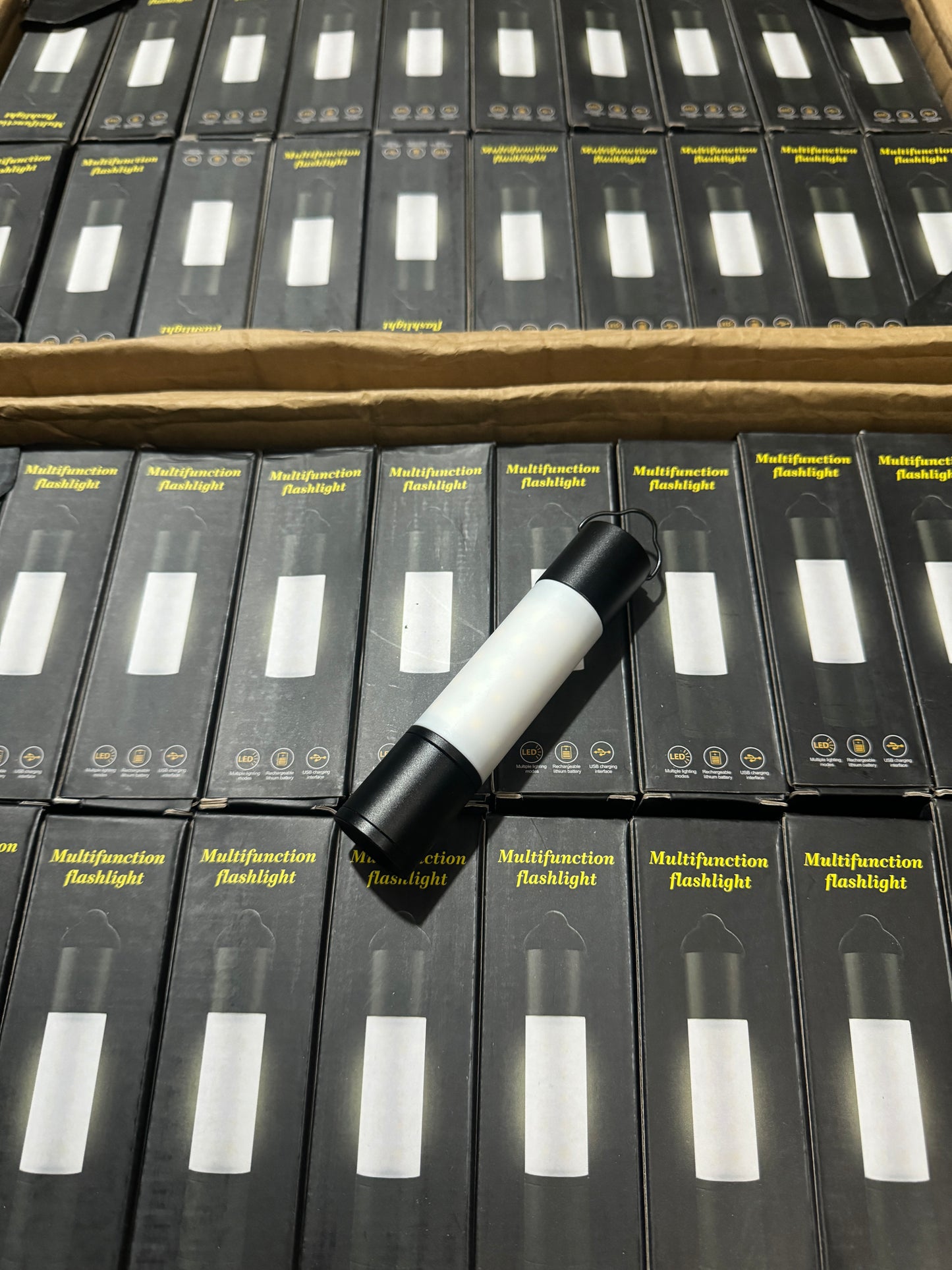 Rechargeable camping light lantern flashlight 6-modes 2600mah battery capacity