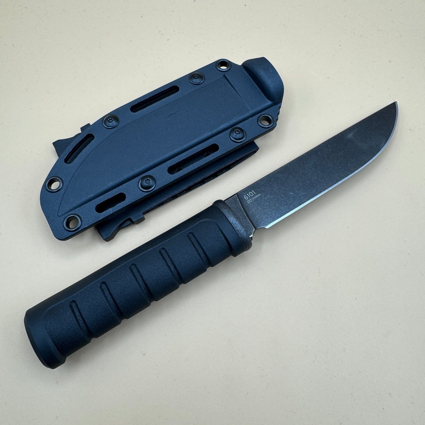 KA-BAR DUST II tactical knife