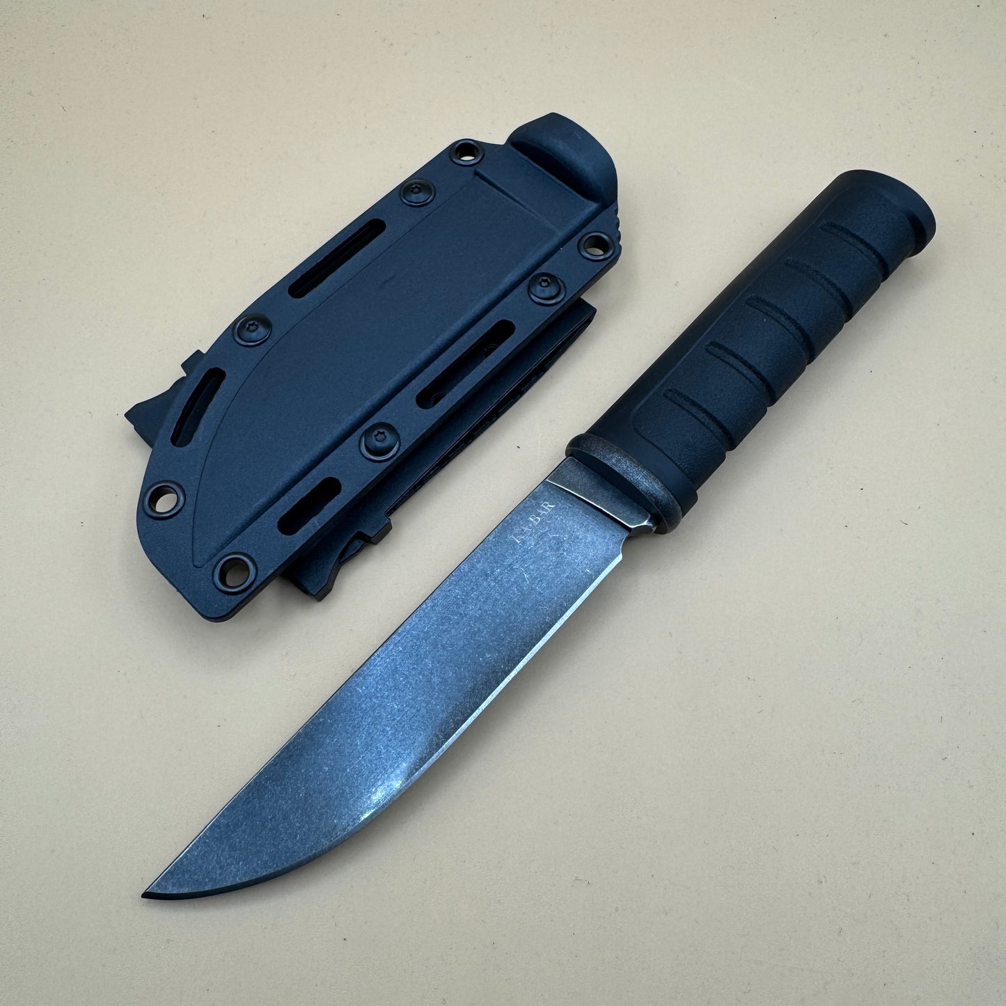 KA-BAR DUST II tactical knife