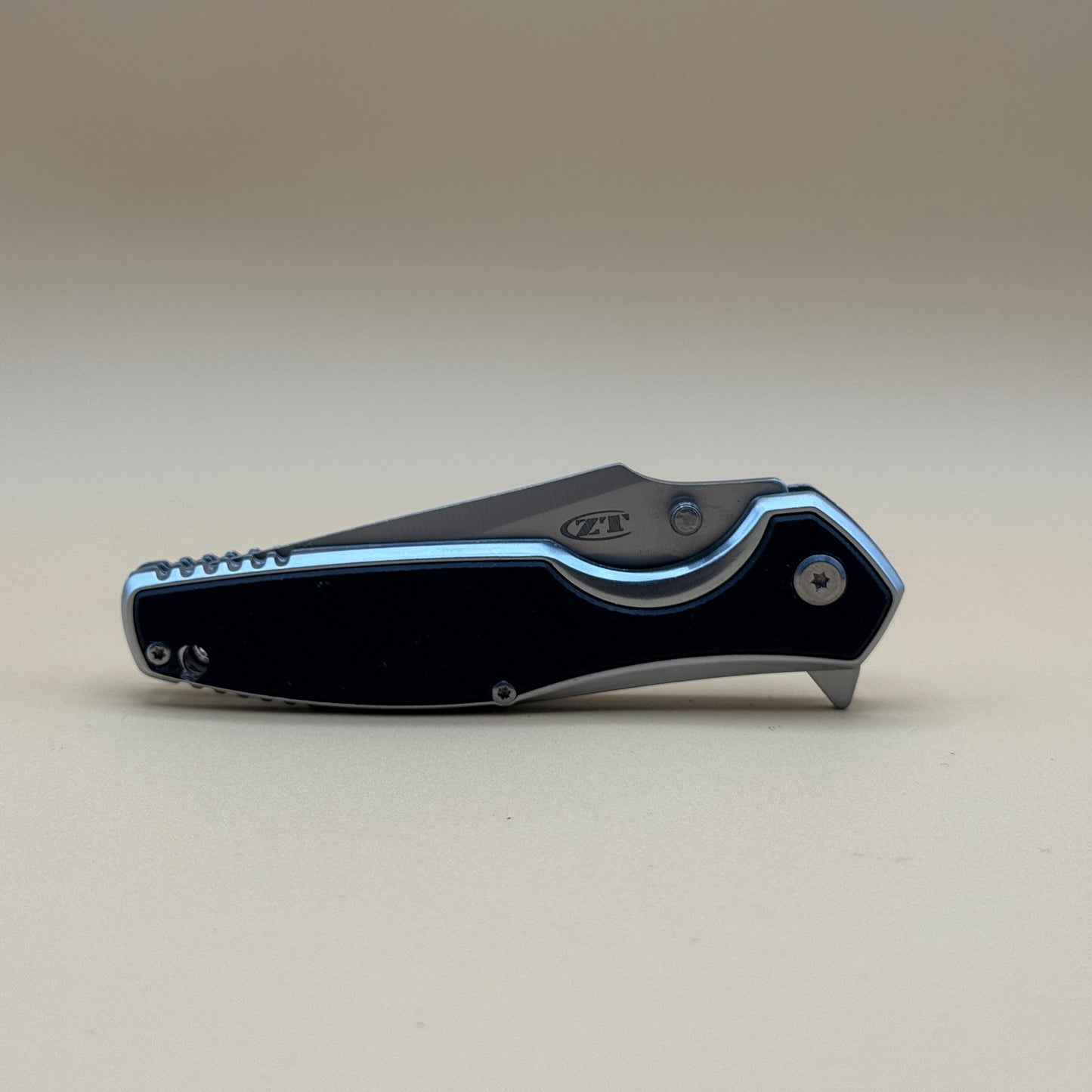 Zero tolerance Folding knife