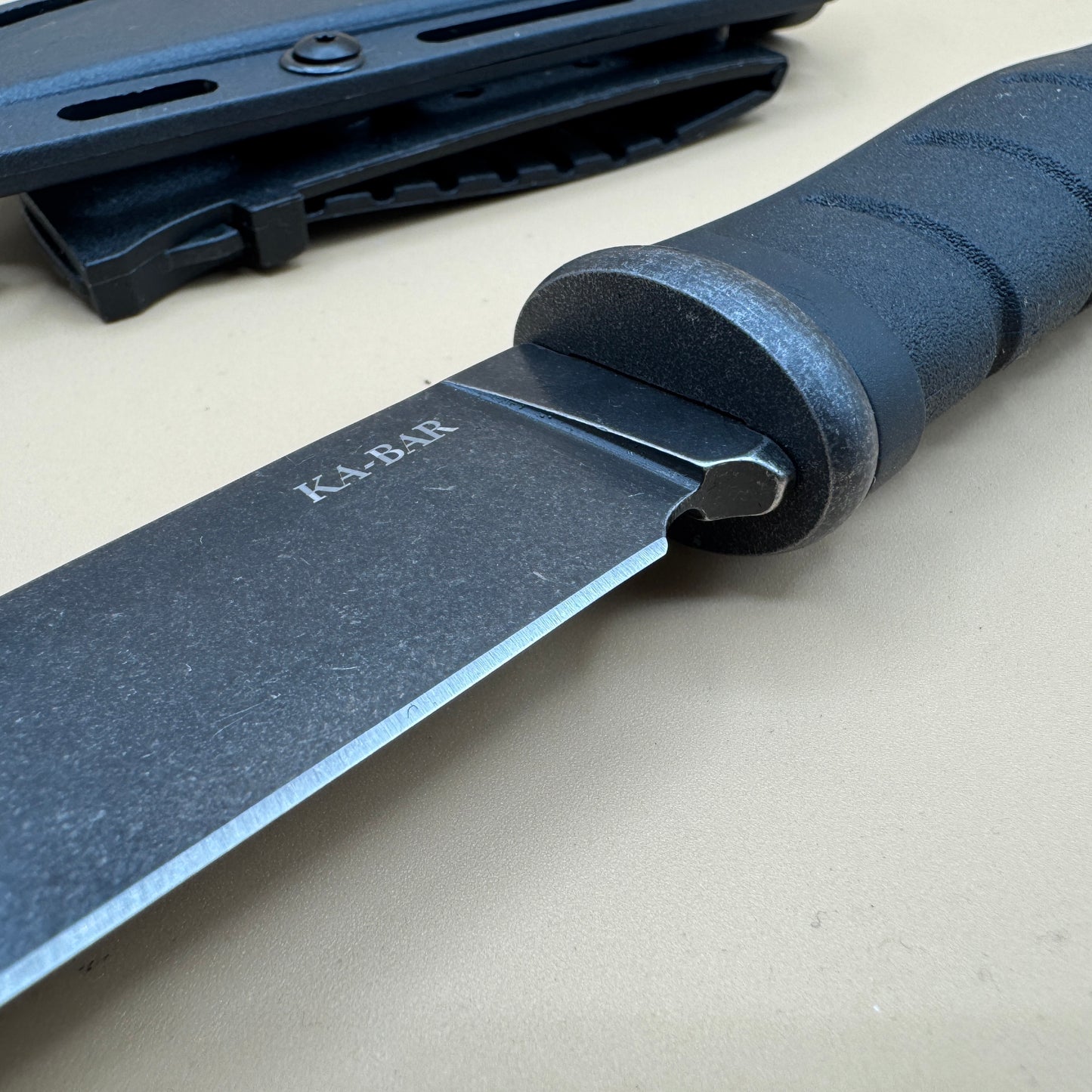 KA-BAR DUST II tactical knife